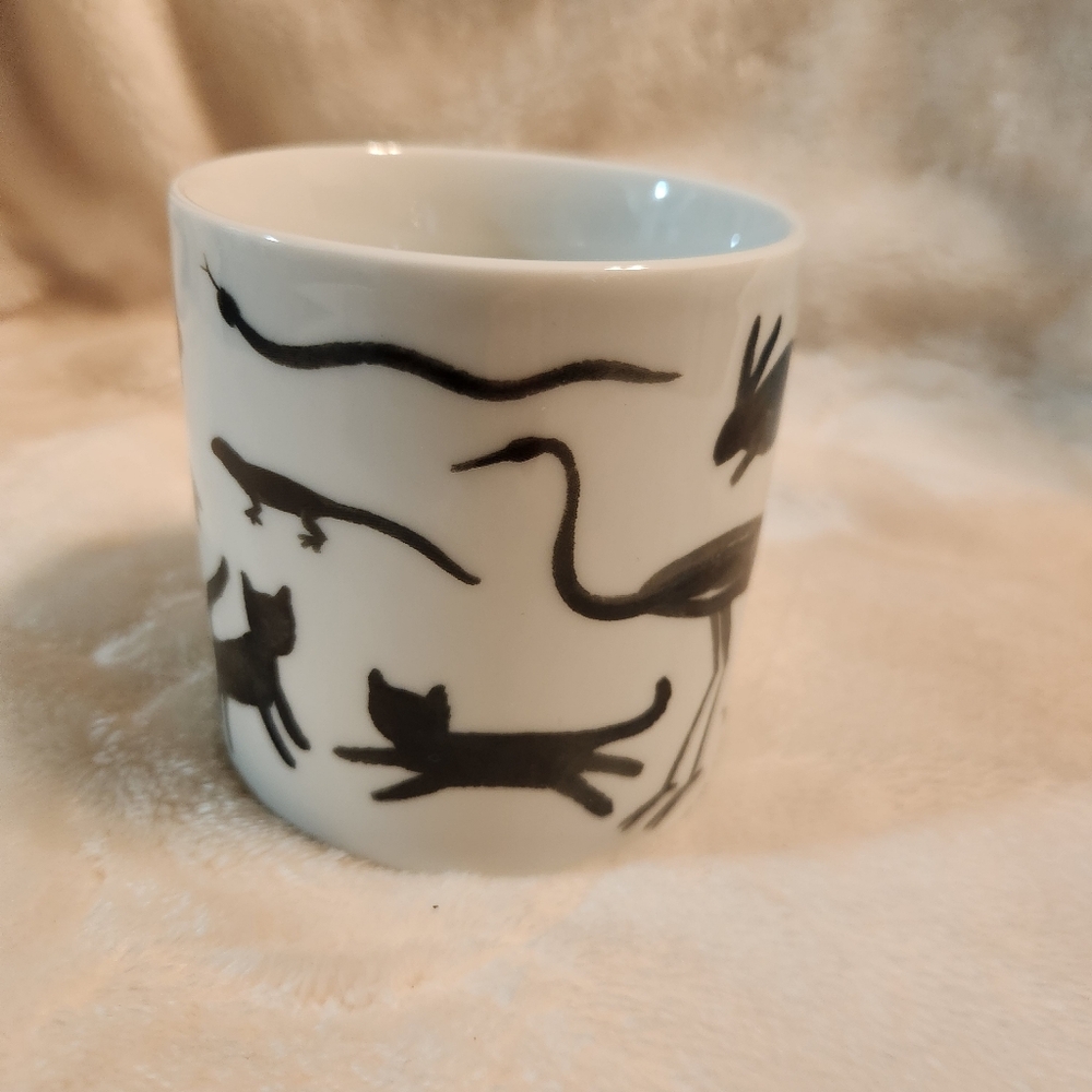 DANIKA STUDIO 14 Oz Coffee Mug Cup Black on White Animal Sketch Pattern